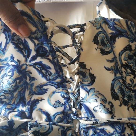 Selling my daughter prom dress - Picture 5 of 7